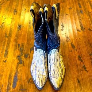 Tony Lama Vintage Snake Skin Cowboy Boots in size 10 D